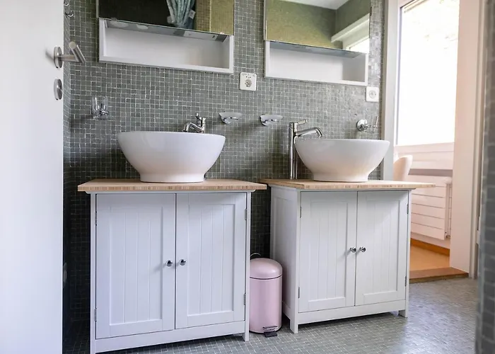 Apartament Luxury With Terrace And Garden Free Parking Smart Tv Etc